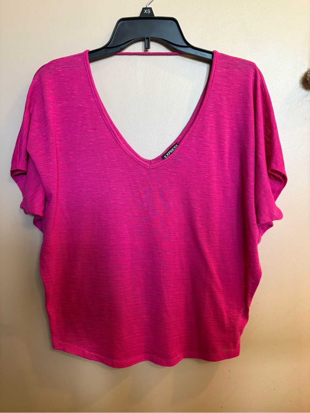 Express V-Neck Short Sleeve Top in Bright Fuchsia women’s size small